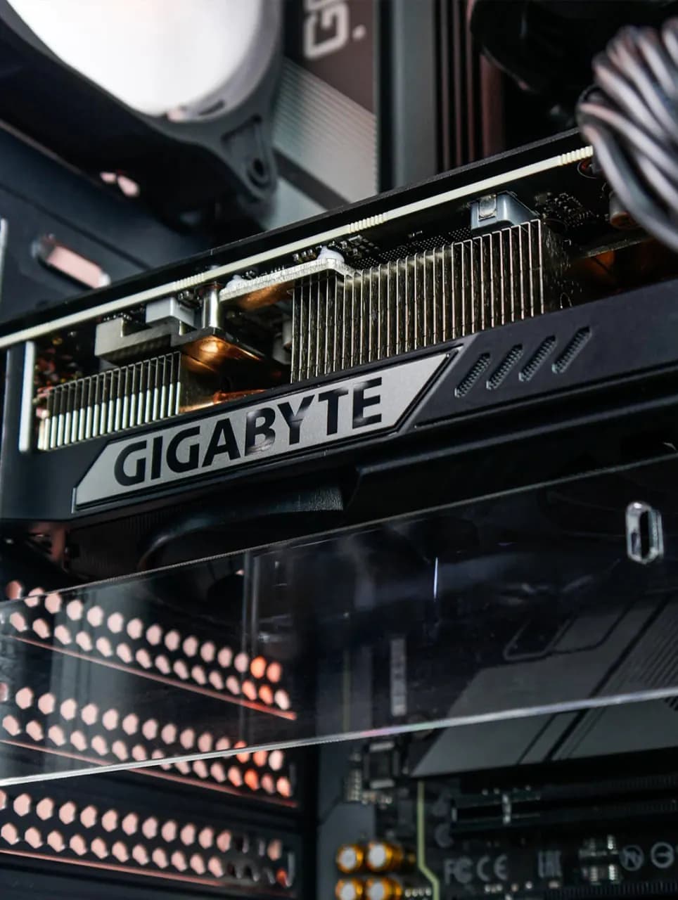 Ryzen 7 7700 · Gigabyte RTX 5070 thumbnail 4