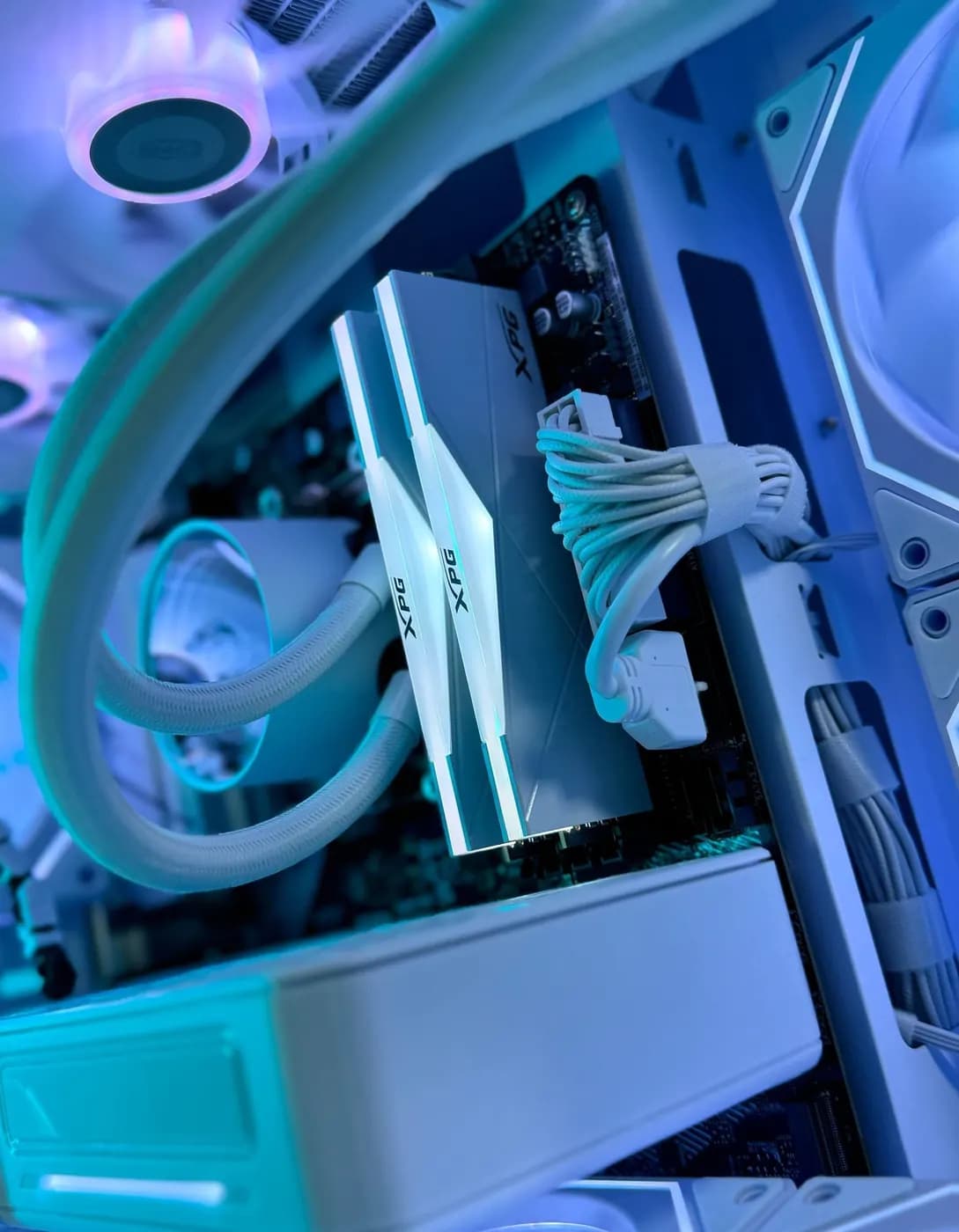 Ryzen 7 5700X · Palit RTX 5060 Ti White thumbnail 4